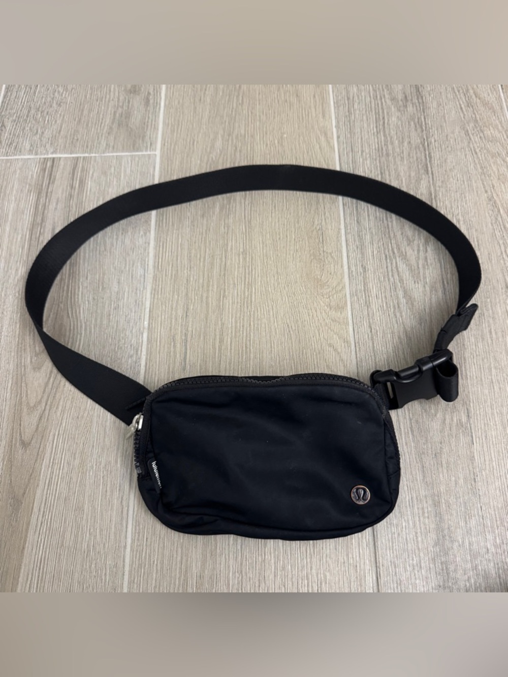 Lululemon Everywhere Belt Bag 1L 🖤 - Picture 2 of 7